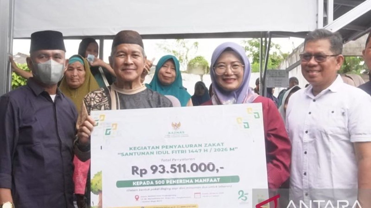 Baznas Pangkalpinang bagikan daging sapi kepada 500 mustahiq di Kota Pangkalpinang untuk menyambut Hari Raya Idul Fitri 2026, diharapkan meringankan beban dan membawa kebahagiaan.
