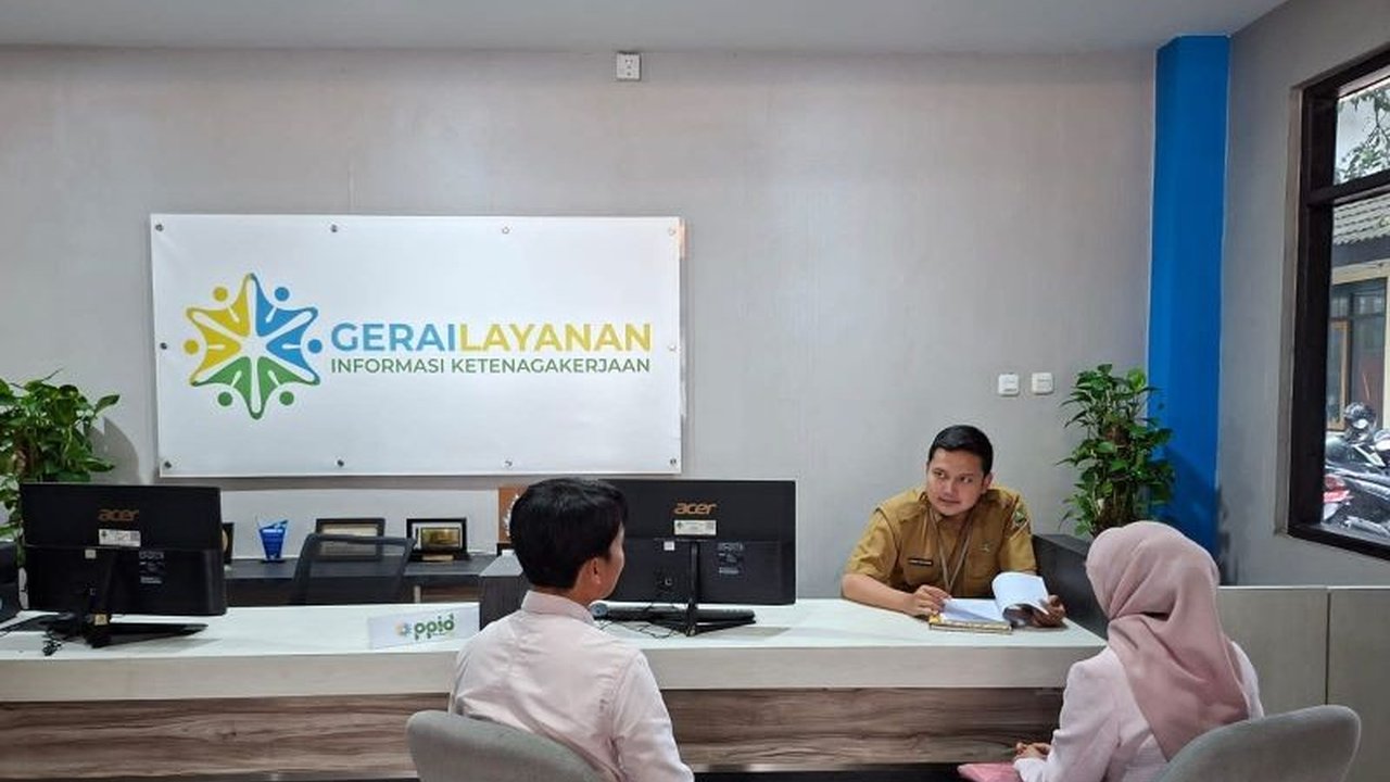 Dinas Tenaga Kerja dan Transmigrasi Jawa Barat mencatat 157 perusahaan diadukan terkait masalah pembayaran Aduan THR Lebaran 2026, mulai dari penundaan hingga tidak dibayar penuh. Apa sanksi yang menanti?