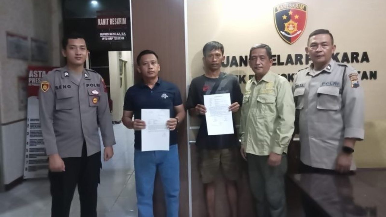 Polresta Banyumas berhasil menyelesaikan keributan viral di Simpang Situmpur Purwokerto Selatan melalui mediasi damai, melibatkan kedua belah pihak yang sempat berselisih, menegaskan komitmen penyelesaian humanis.