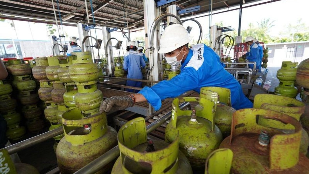 Jelang Lebaran 2026, Pertamina Patra Niaga Regional Sumbagut melakukan penambahan pasokan LPG sebanyak 3,26 juta tabung. Langkah Pertamina Tambah Pasokan LPG Sumbagut ini untuk memastikan ketersediaan energi di masyarakat.