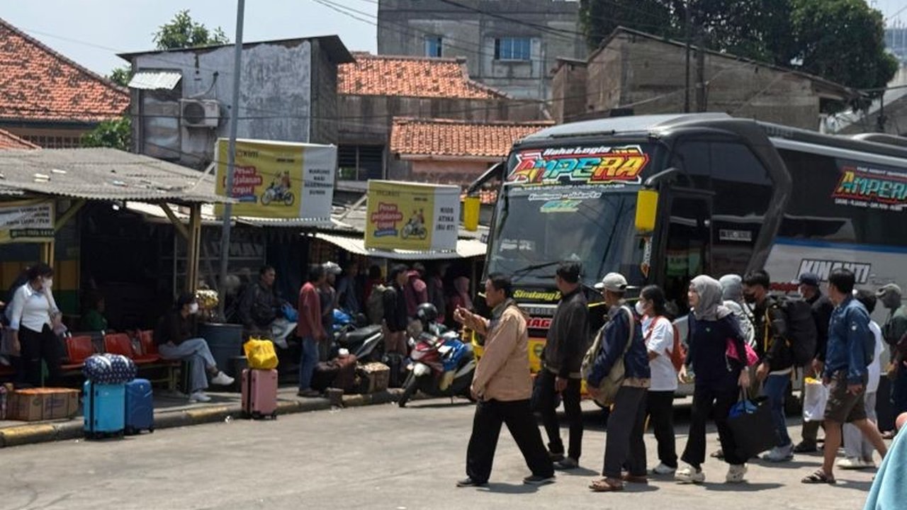 Pengelola Terminal Lebak Bulus menegaskan komitmennya dalam memastikan keselamatan arus mudik Lebaran 2026 dengan pemeriksaan kesehatan ketat bagi pengemudi, demi perjalanan aman dan nyaman.
