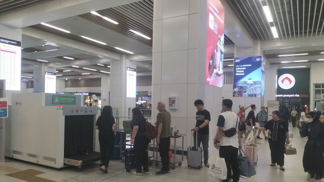PT Kereta Cepat Indonesia China (KCIC) memastikan sistem Keamanan Whoosh diperkuat selama masa arus mudik Lebaran Idul Fitri tahun ini dengan mengerahkan 1.773 CCTV dan 551 personel gabungan untuk menjamin keselamatan penumpang.