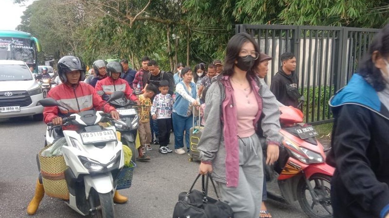 Badan Nasional Pengelola Perbatasan (BNPP) memastikan penguatan layanan dan pengawasan di Pos Lintas Batas Negara (PLBN) Entikong untuk mengantisipasi lonjakan aktivitas jelang Lebaran, menjamin kelancaran Layanan Lintas Batas Entikong.
