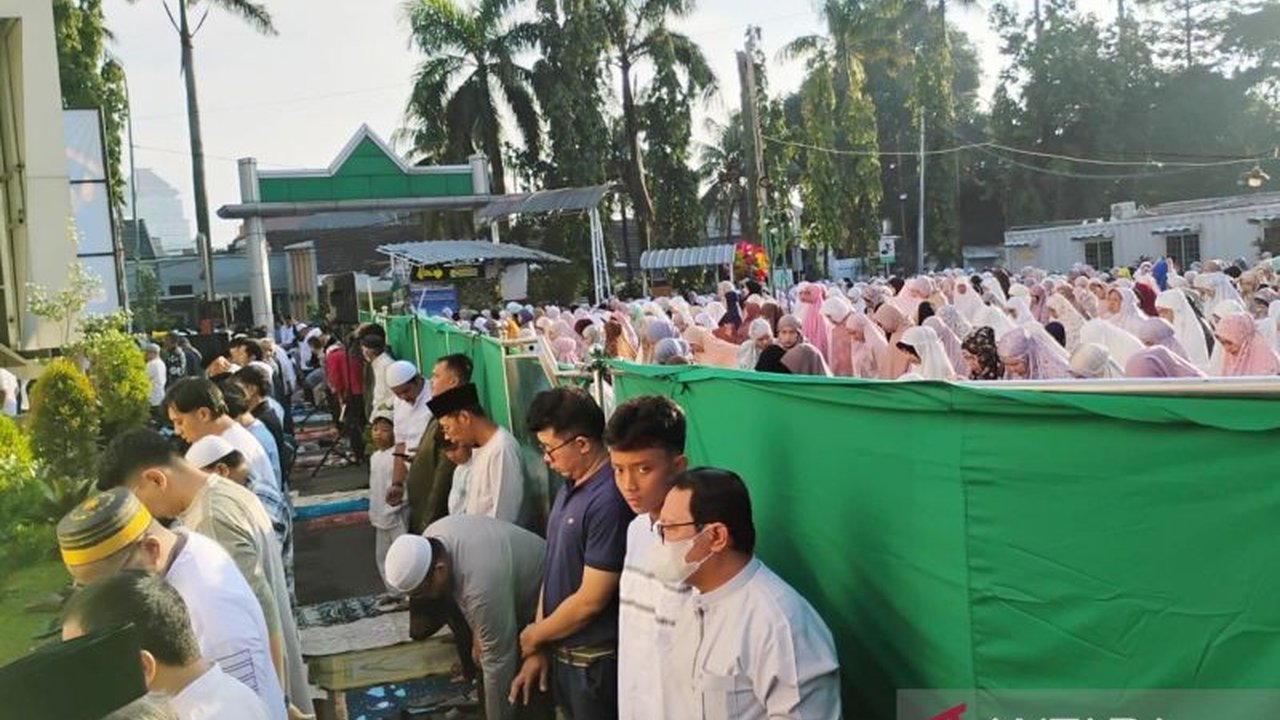 Shalat Idul Fitri menjadi pengingat pentingnya refleksi diri usai Ramadhan. Ketua PP Muhammadiyah mengajak jamaah merenungkan perubahan sikap dan perilaku yang telah dicapai, serta meneguhkan kepedulian dan pelayanan kemanusiaan.