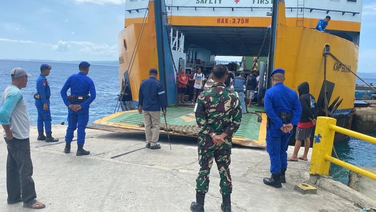 Polda Maluku siaga penuh mengamankan arus mudik Lebaran 1447 H, khususnya di Pelabuhan Hunimua, dengan pengerahan ribuan personel dan sinergitas lintas instansi demi kelancaran perjalanan.