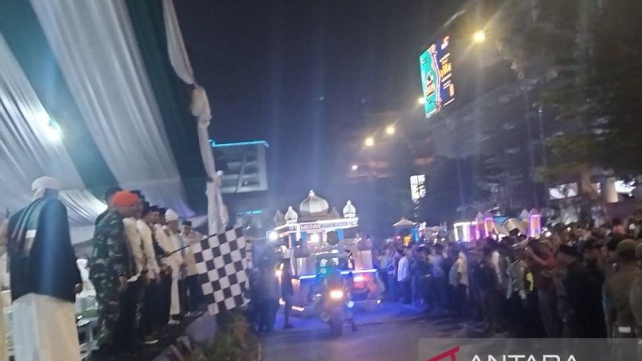 Ribuan warga Medan antusias ikuti Pawai Kendaraan Hias Medan merayakan malam takbiran Idulfitri 1447 H. Wali Kota Rico Waas ajak jaga kondusifitas demi Lebaran penuh suka cita.