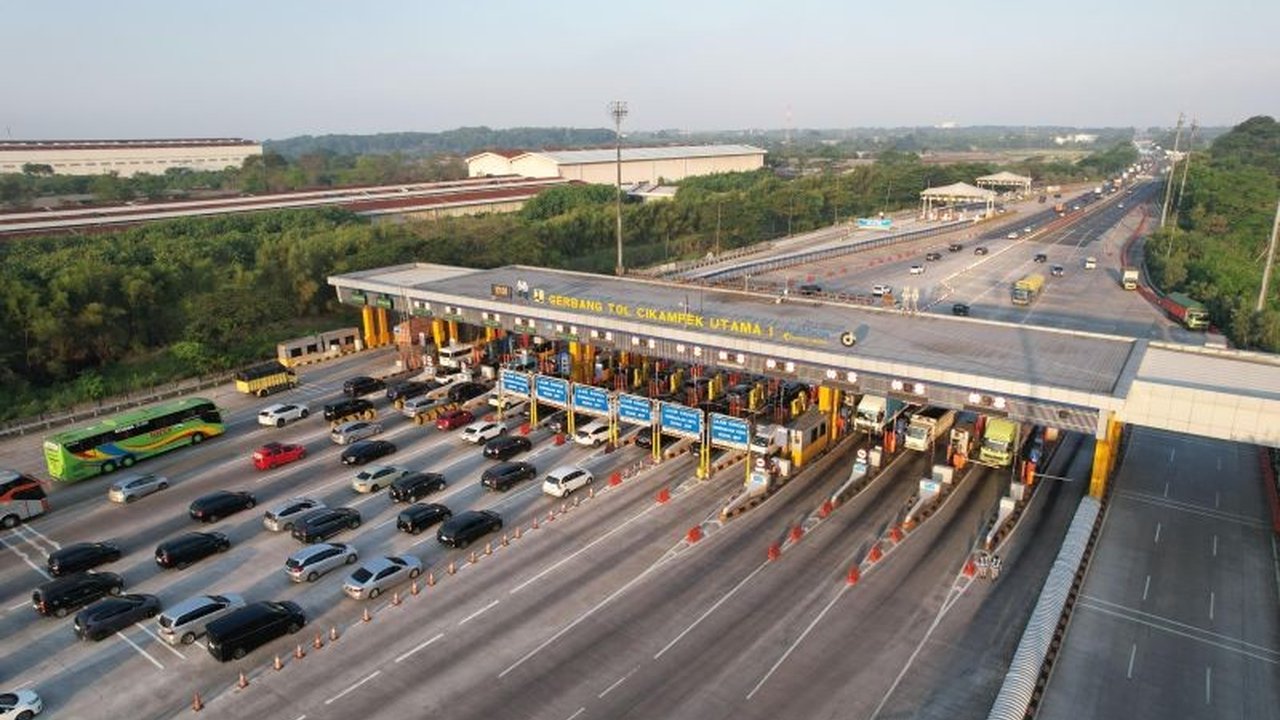 PT Jasamarga Transjawa Tol melakukan normalisasi Gerbang Tol Cikampek Utama setelah rekayasa one way usai, sekaligus antisipasi arus balik Lebaran 2026. Simak detail pengoperasiannya!