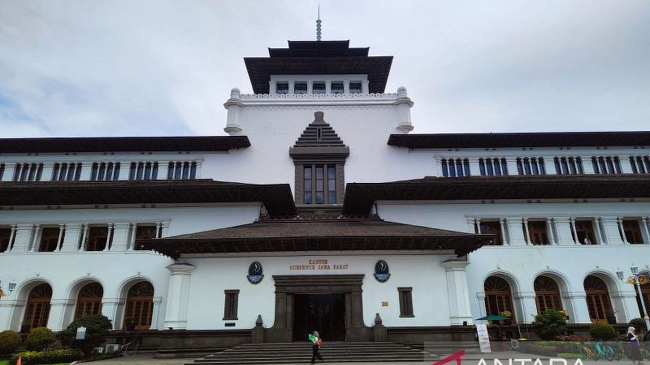 Pemerintah Provinsi Jawa Barat memberikan Diskon Pajak Kendaraan Jabar sebesar 10 persen khusus pembayaran online selama libur Idul Fitri 1447 H. Jangan lewatkan kesempatan ini untuk meringankan beban Anda!