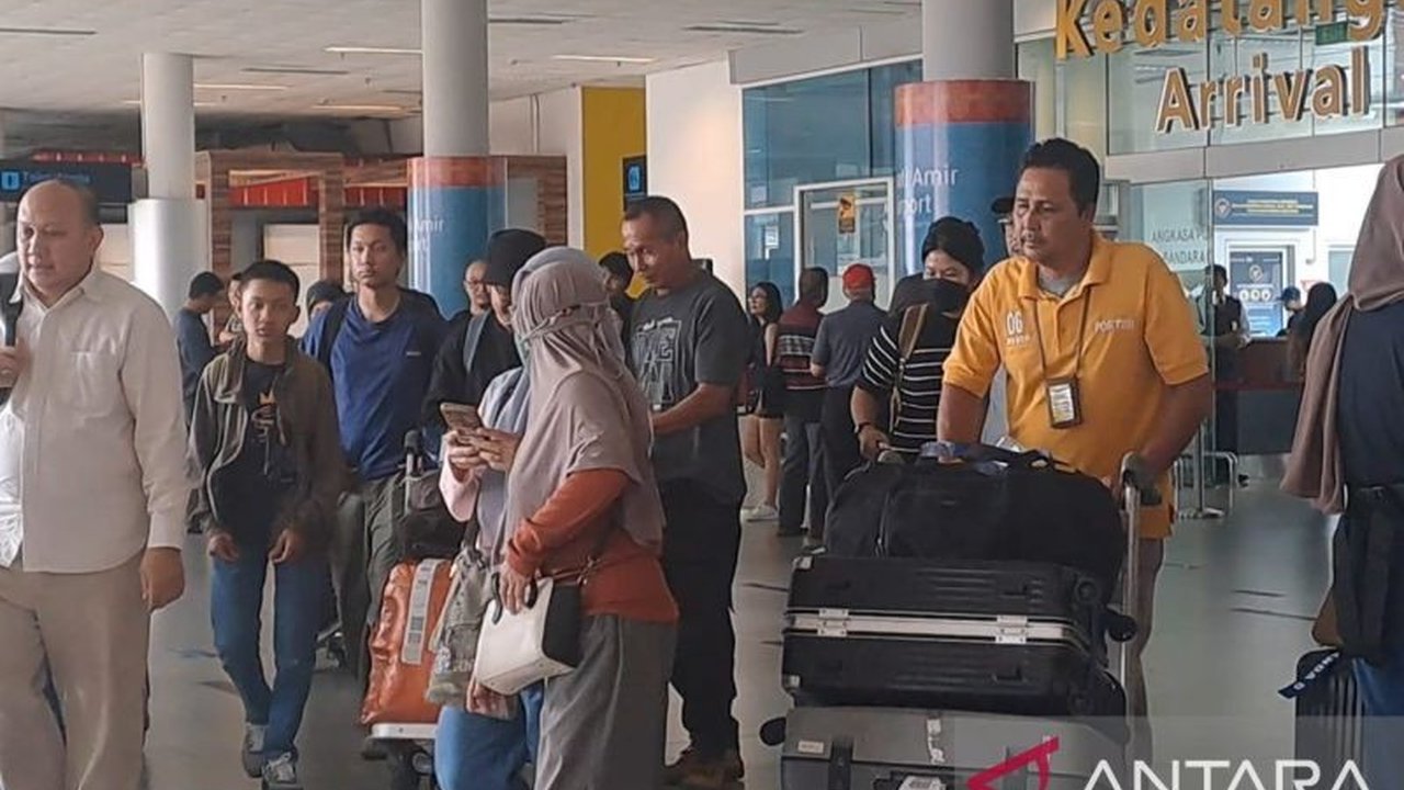 Bandara Depati Amir Pangkalpinang mencatat lonjakan signifikan penumpang pada puncak mudik H-2 Lebaran Idul Fitri 2026, mencapai 6.782 orang, menunjukkan peningkatan dari tahun sebelumnya.