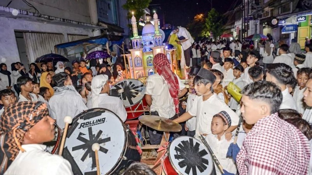 Takbiran Mataram tahun ini menjadi cerminan kedewasaan sosial, menghadapi perbedaan waktu Idul Fitri dan perayaan Nyepi, menuntut toleransi dan pengelolaan harmoni.