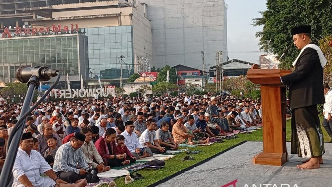 Ustadz Mintaraga Eman Surya mengajak umat Islam di Banyumas merenungkan makna Idul Fitri sebagai momentum penguatan iman dan evaluasi diri, bukan sekadar perayaan seremonial.