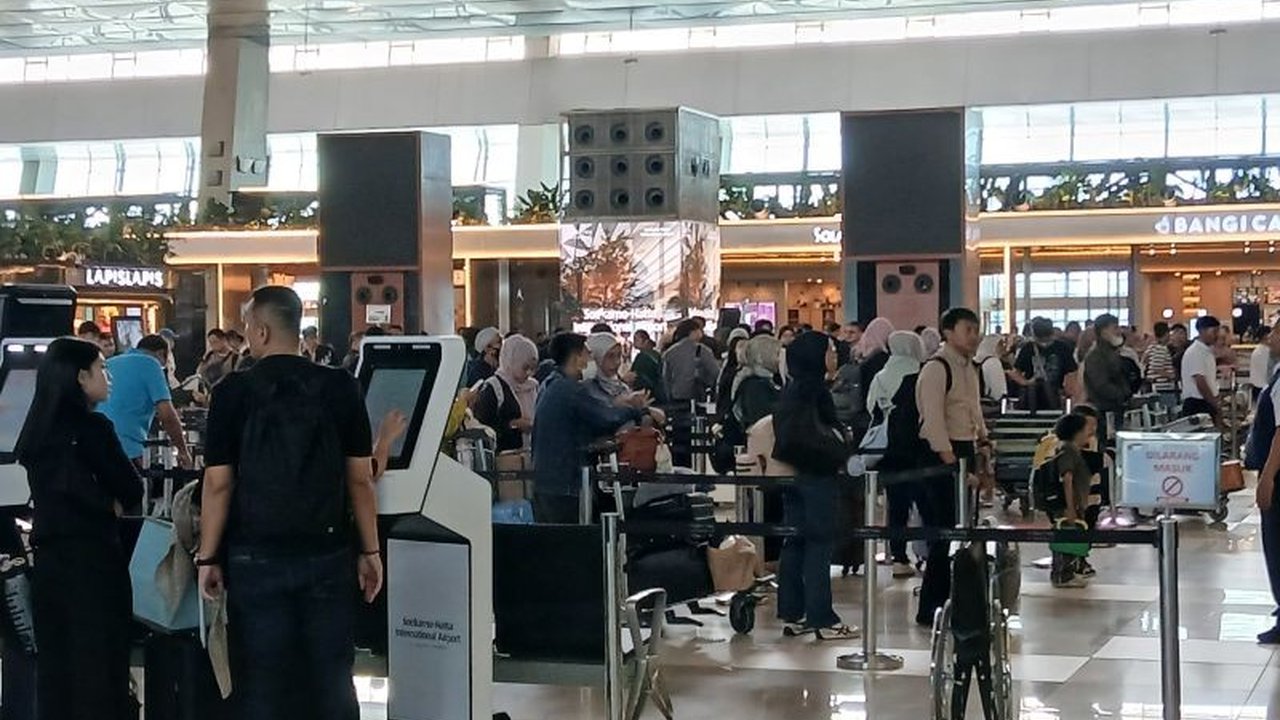 Mobilitas Penumpang Bandara Soekarno-Hatta Lebaran alami peningkatan signifikan, mencapai 1,2 juta orang hingga H-2 Idulfitri, menunjukkan tingginya kepercayaan publik pada layanan transportasi udara.