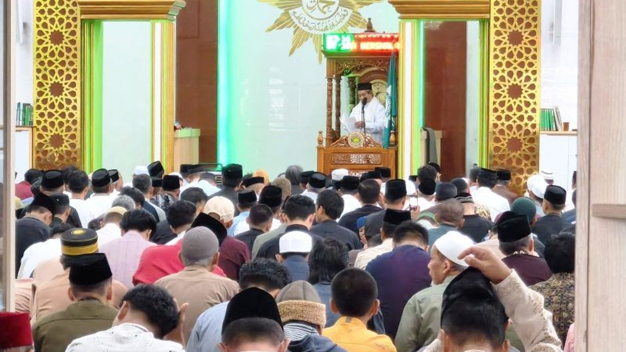 Ribuan warga Muhammadiyah Makassar antusias menunaikan Salat Idul Fitri 1447 H pada Jumat, 20 Maret 2026, memadati berbagai masjid di kota ini.