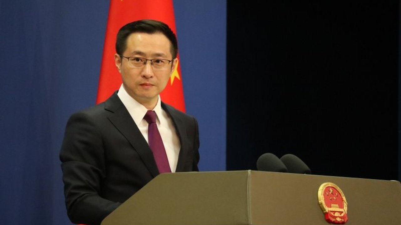 Pemerintah China mengecam keras pembunuhan para pemimpin Iran oleh Israel, menyerukan penghentian operasi militer segera untuk meredakan ketegangan yang meningkat di Timur Tengah.