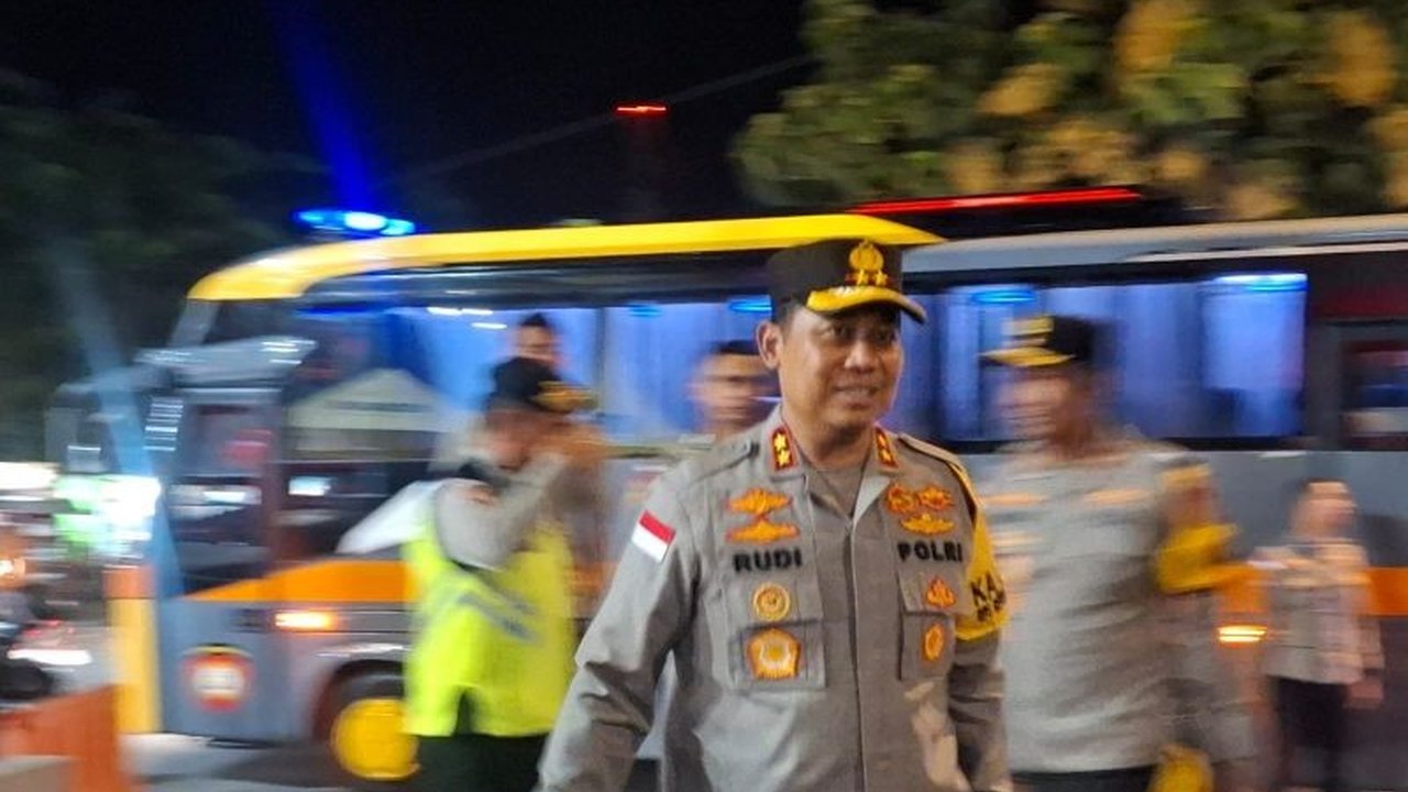 Kapolda NTT Irjen Pol Rudi Darmoko turun langsung memimpin Pengamanan Idulfitri di Kota Kupang, meninjau sejumlah lokasi vital demi memastikan situasi Kamtibmas tetap kondusif dan memberikan dukungan moril kepada petugas.