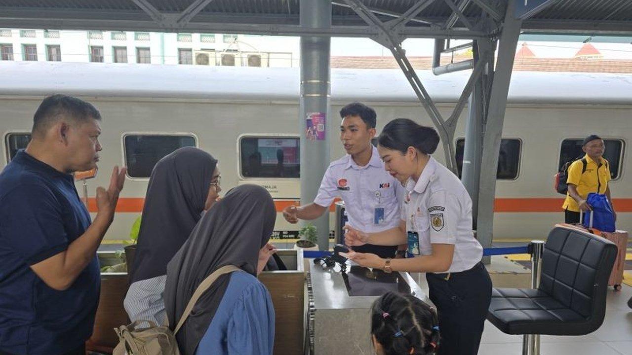 PT KAI Daop 1 Jakarta menawarkan lebih dari 40.000 tiket diskon 30% untuk perjalanan kereta api usai Lebaran hingga 29 Maret 2026 sebagai bagian dari stimulus ekonomi pemerintah. Jangan lewatkan kesempatan mendapatkan tiket diskon KAI ini!