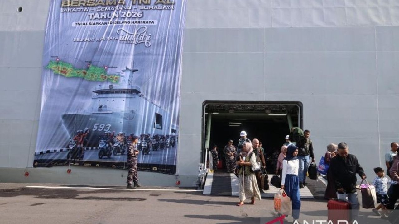 Program Mudik Gratis TNI AL kembali sukses terlaksana, ribuan pemudik dan kendaraan roda dua berhasil diantar KRI Banda Aceh-593 menuju Surabaya dengan aman dan nyaman, meringankan beban masyarakat jelang Lebaran.