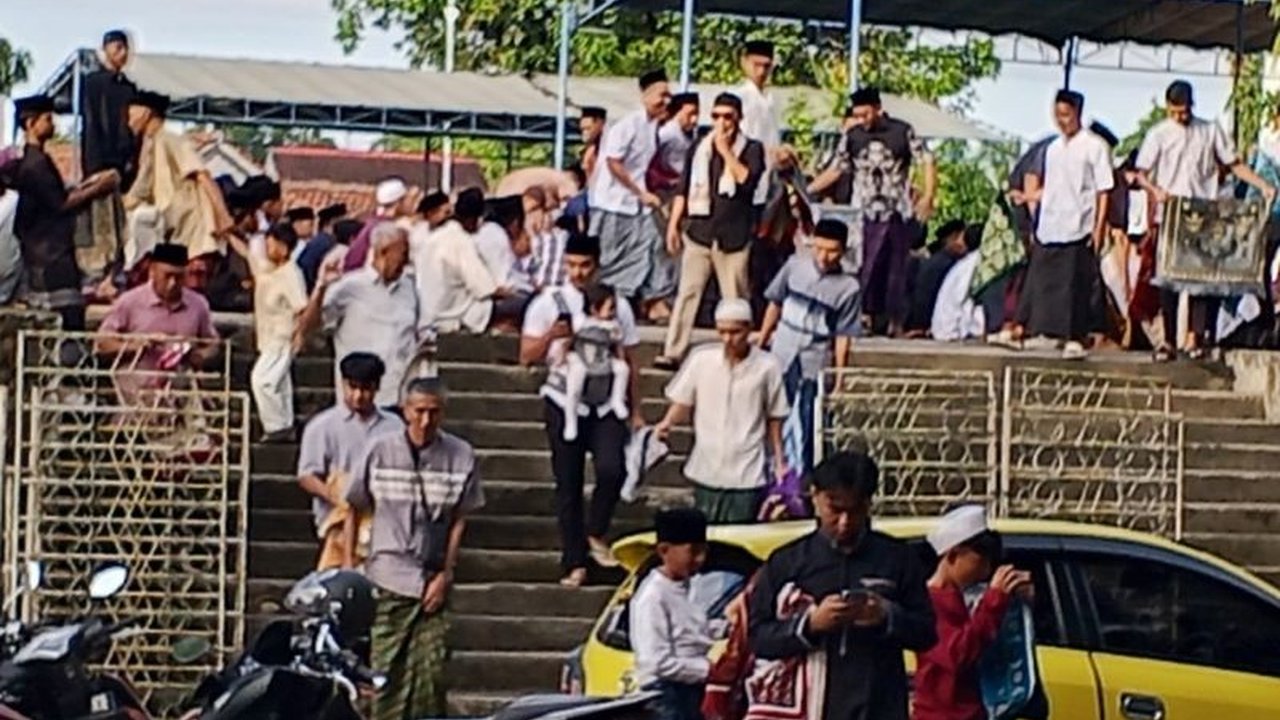 Pemerintah Kabupaten Lombok Tengah mengajak seluruh masyarakat untuk menjadikan momentum Idul Fitri 1447 Hijriah sebagai ajang saling memaafkan, mempererat silaturahmi, dan berkomitmen membangun daerah demi kemajuan bersama.