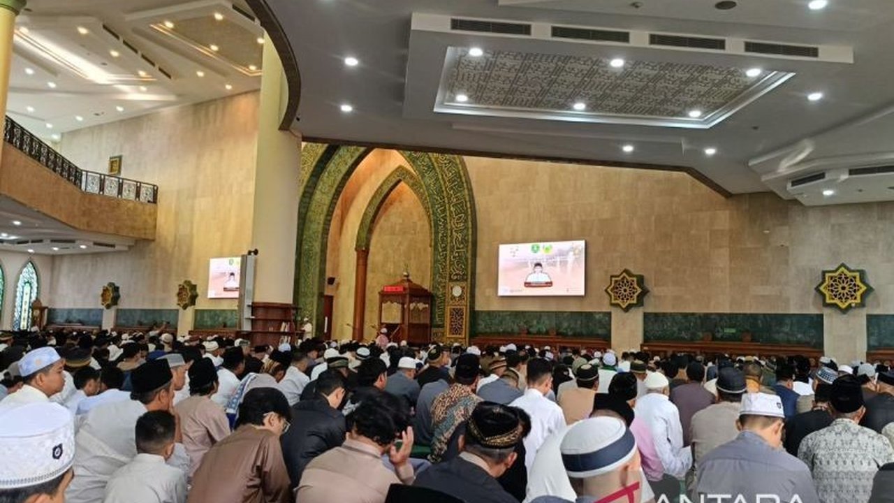 Bupati Kutai Timur Ardiansyah Sulaiman menyerukan agar perayaan Idul Fitri 1447 Hijriah dimanfaatkan untuk menghentikan perpecahan di media sosial, menekankan pentingnya etika digital untuk persatuan bangsa.