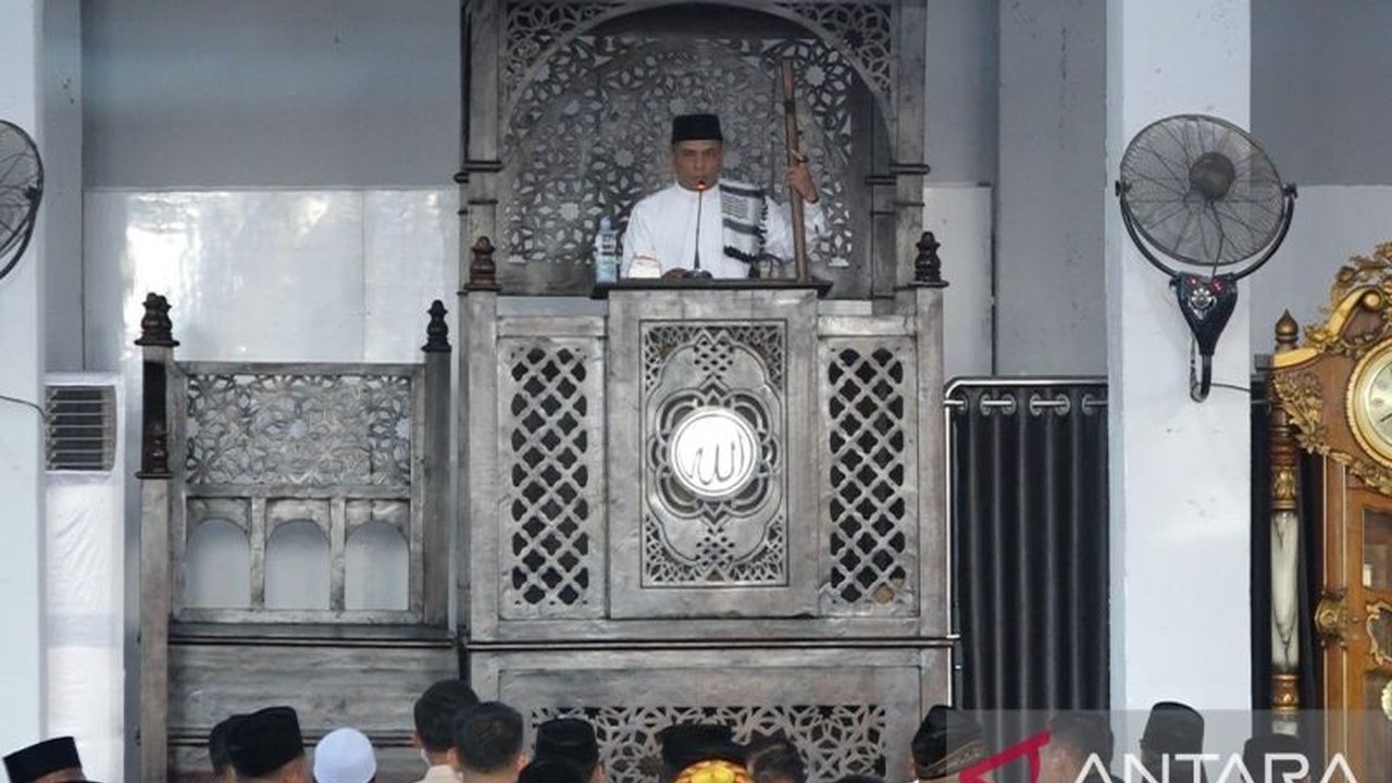 Hari Raya Idul Fitri 1447 H menjadi momentum penting bagi masyarakat Aceh untuk bangkit dari kesulitan pasca-bencana banjir, dengan pesan spiritual dari Khatib Zulkhaizir dan kehadiran Presiden Prabowo Subianto di Aceh Tamiang menegaskan dukungan pemerint