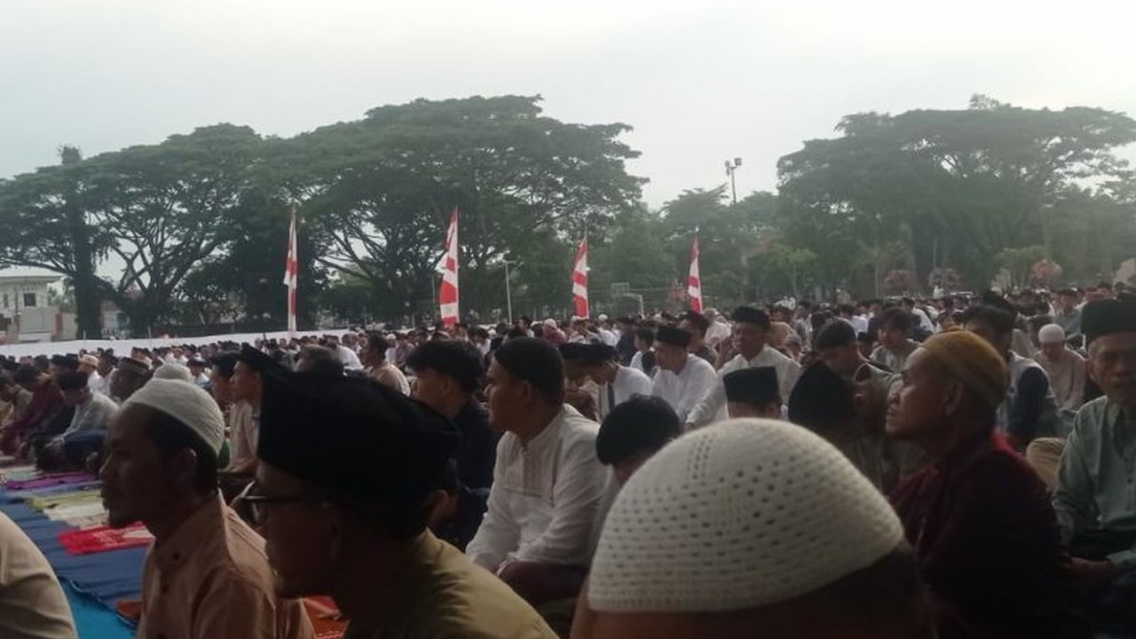 Dalam khutbah Idul Fitri 1447 H, KH Dace Sofian di Lebak mengajak umat muslim memperkuat persatuan umat muslim untuk mewujudkan kehidupan damai dan kondusif, meski di tengah perbedaan.
