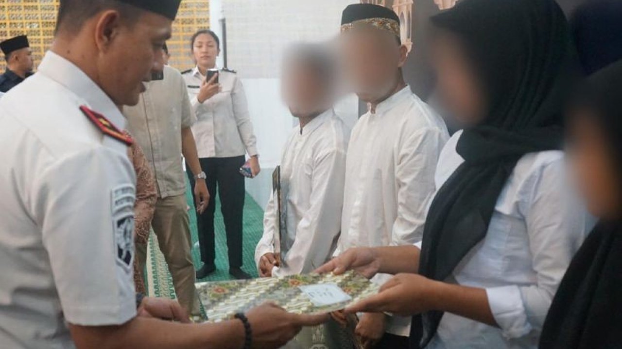 Kantor Wilayah Direktorat Jenderal Pemasyarakatan (Ditjenpas) Sumatera Utara memberikan Remisi Idul Fitri 1447 H kepada ribuan narapidana, menjadi penghargaan atas perubahan perilaku dan harapan baru bagi mereka.