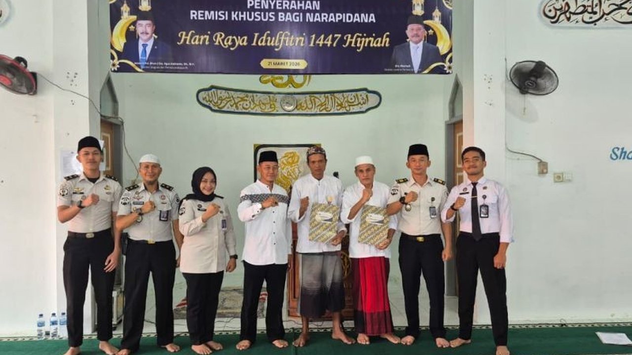 Lapas Kelas II B Lubuk Basung membebaskan dua warga binaan setelah menerima Remisi Idul Fitri 1447 H, memberikan harapan baru bagi mereka. Simak detail lengkapnya di sini.