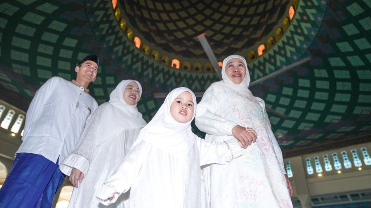 Gubernur Khofifah Indar Parawansa ajak warga jadikan Idul Fitri 1447 H Momentum Perdamaian Dunia, mengingat dampak negatif konflik global. Ia juga tekankan pentingnya silaturahmi.