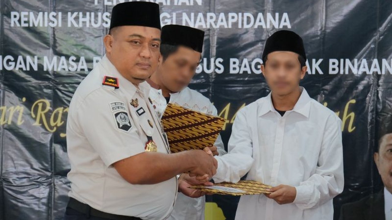 Lembaga Pemasyarakatan Kelas I Malang memberikan Remisi Idul Fitri kepada 1.611 warga binaan sebagai bentuk apresiasi atas perubahan positif, menjelang perayaan Idul Fitri 1447 H.