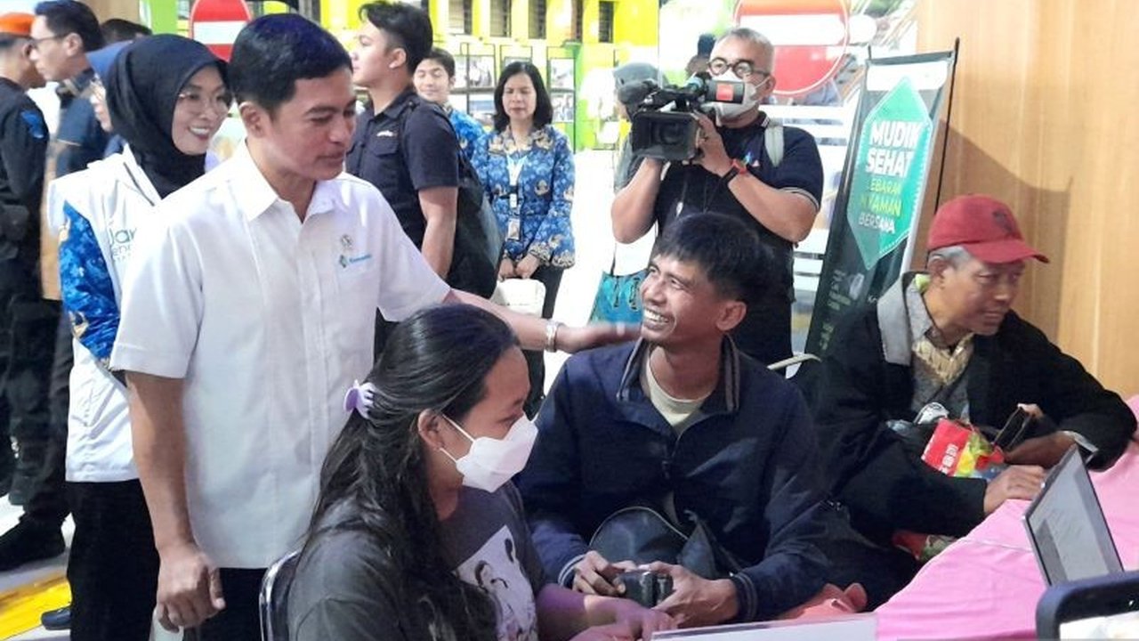 Wakil Menteri Kesehatan Dante Saksono Harbuwono menyatakan belum ada lonjakan kasus kesehatan signifikan di rumah sakit hingga hari pertama Lebaran 2026, namun Kemenkes terus memantau dan mengantisipasi peningkatan pasca-libur. Kondisi Kesehatan Lebaran 2