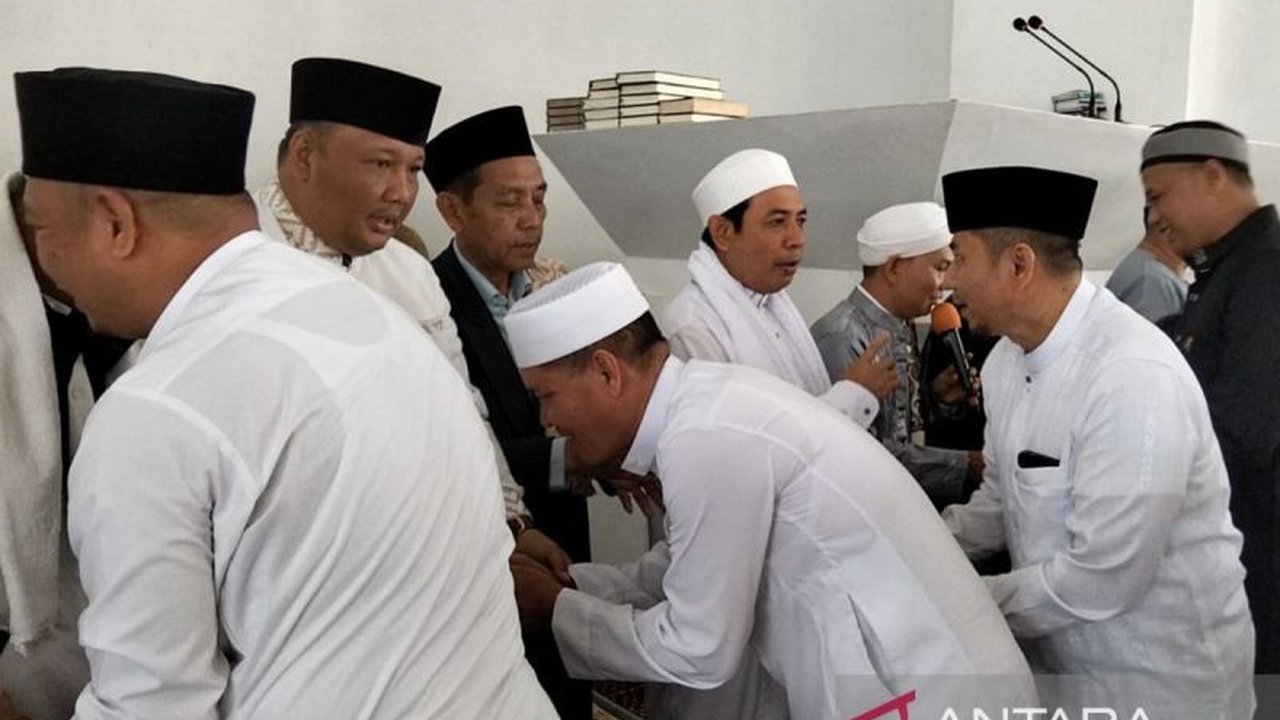 Wali Kota Bengkulu Dedy Wahyudi mengajak seluruh masyarakat menjadikan perayaan Idul Fitri 1447 H sebagai titik awal bersama membangun Kota Bengkulu. Simak ajakan selengkapnya untuk kemajuan daerah.