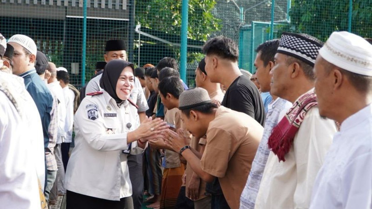 Sebanyak 1.381 narapidana dan anak binaan di Daerah Istimewa Yogyakarta (DIY) menerima Remisi Idul Fitri 2026, dengan 17 di antaranya langsung menghirup udara bebas. Pemberian remisi ini menjadi apresiasi negara atas perubahan perilaku positif warga binaa