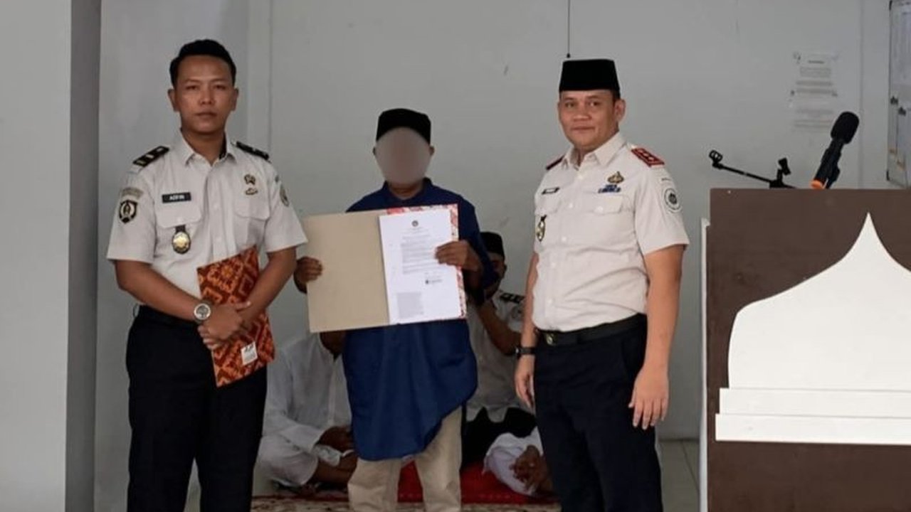 Rutan Donggala memberikan remisi Lebaran Idul Fitri 1447 Hijriah kepada 247 narapidana, dengan satu di antaranya langsung menghirup udara bebas. Simak detail pengurangan masa hukuman di sini.