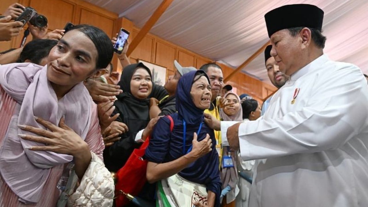 Ribuan warga memadati Istana Kepresidenan Jakarta pada momen Open House Istana Idul Fitri 1447 H, merasakan kebahagiaan bertemu langsung dengan Presiden Prabowo Subianto.
