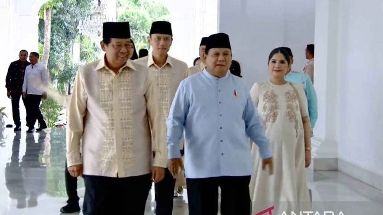 Presiden Prabowo Subianto menggelar acara Halalbihalal Idul Fitri di Istana Merdeka, menyambut Presiden ke-6 RI SBY beserta keluarga, menandai momen kebersamaan pasca-Lebaran dan mempererat silaturahmi nasional.