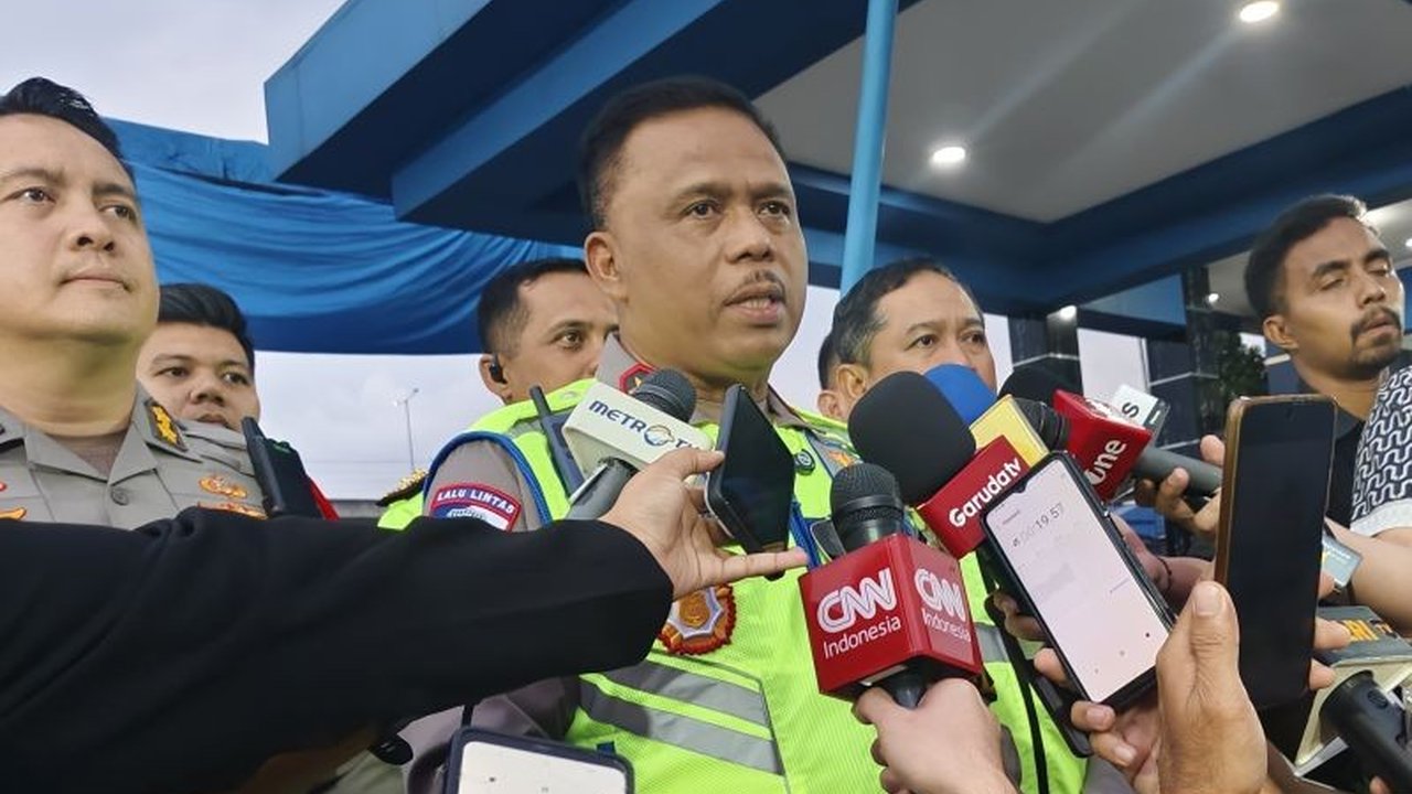 Kakorlantas Polri Irjen Pol. Agus Suryonugroho menyatakan kondisi lalu lintas Lebaran 2026 terpantau aman dan terkendali, meskipun terjadi peningkatan mobilitas kendaraan yang signifikan.