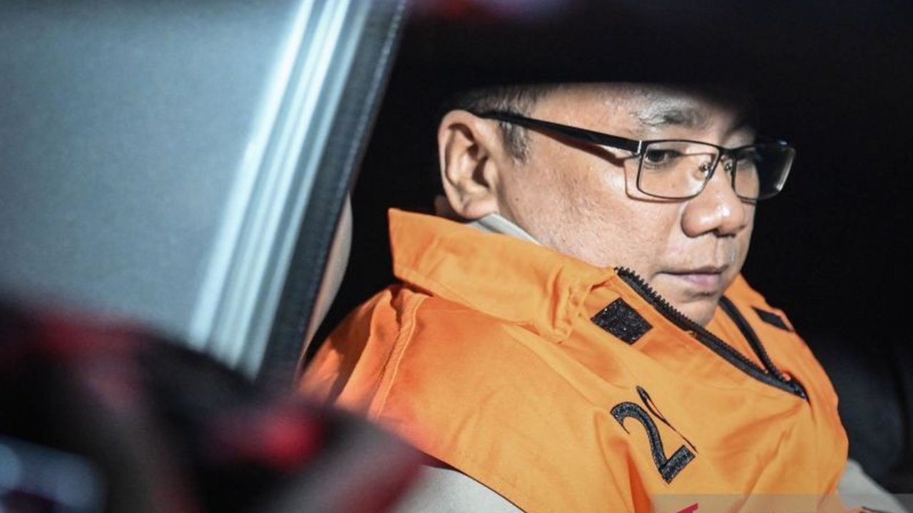 Komisi Pemberantasan Korupsi (KPK) membenarkan informasi bahwa Yaqut Cholil Qoumas, tersangka kasus korupsi kuota haji, tidak berada di Rutan KPK saat Lebaran, memicu pertanyaan tentang keberadaan Yaqut Cholil Qoumas.