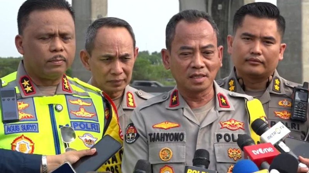 Polri mengerahkan ribuan personel dalam Operasi Ketupat 2026 untuk memastikan Pengamanan Malam Takbiran Idul Fitri 1447 H berjalan aman dan kondusif di seluruh Indonesia.