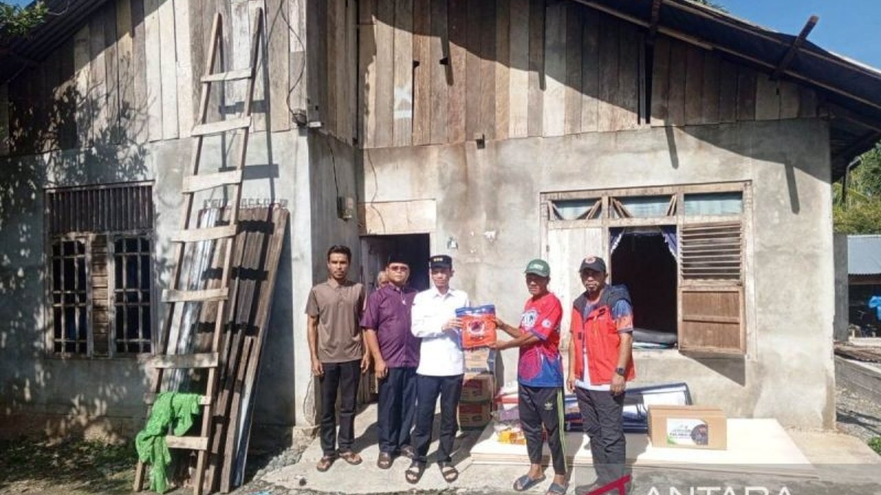Pemerintah Kabupaten Aceh Barat bergerak cepat menyalurkan Bantuan Korban Puting Beliung kepada warga terdampak di Desa Padang Sikabu, Kaway XVI. Langkah ini diharapkan meringankan beban dan mempercepat pemulihan bagi masyarakat yang terdampak.