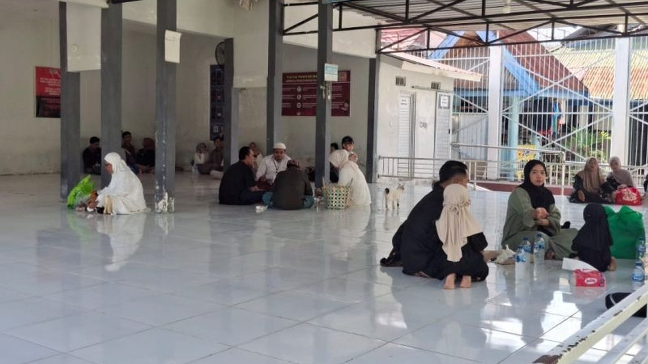 Lembaga Pemasyarakatan (Lapas) Kelas II A Palu memperpanjang waktu kunjungan bagi warga binaan selama Idul Fitri 2026, memberikan kesempatan berharga untuk melepas rindu dengan keluarga dan merasakan kehangatan hari raya.