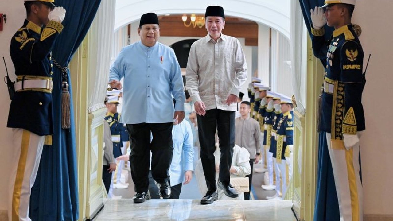 Presiden Prabowo Subianto menggelar acara Halalbihalal dengan Presiden Ke-7 Joko Widodo di Istana Merdeka, menandai momen silaturahmi Idulfitri 1447 H yang penuh makna dan kesinambungan kepemimpinan nasional.