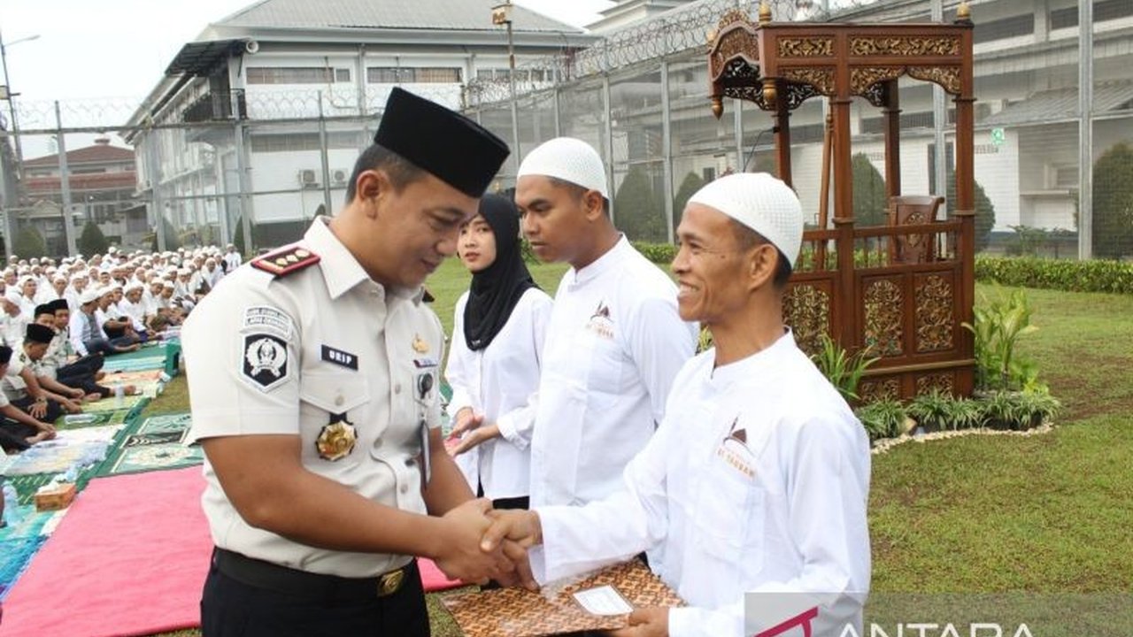 Sebanyak 18 warga binaan Lapas Cikarang langsung bebas setelah menerima Remisi Lebaran Idul Fitri 1447 H, menjadi bukti apresiasi negara terhadap perubahan perilaku positif.