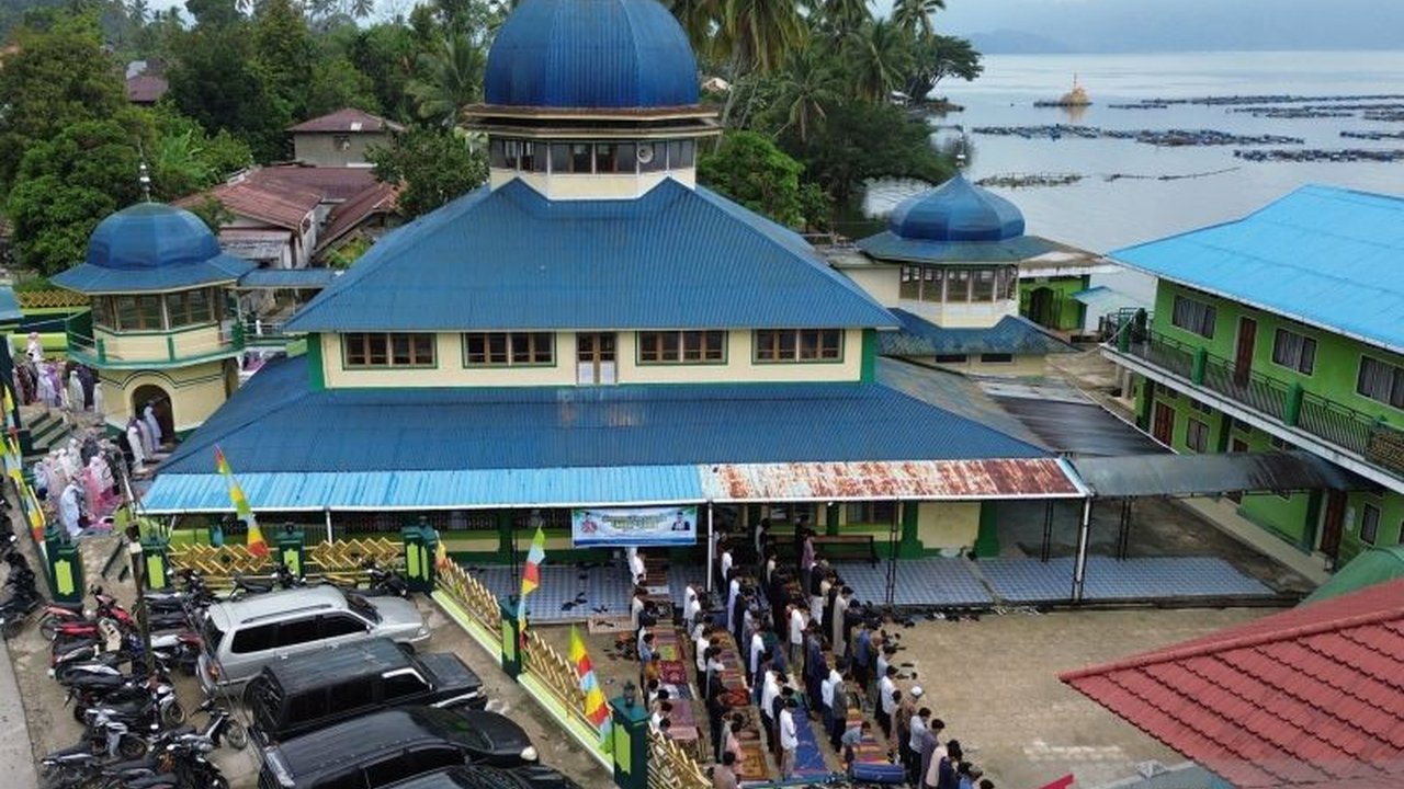 Festival Rakik-rakik Maninjau kembali digelar, menjadi simbol harapan dan penguat tradisi di tengah upaya pemulihan pasca bencana hidrometeorologi yang melanda Danau Maninjau.