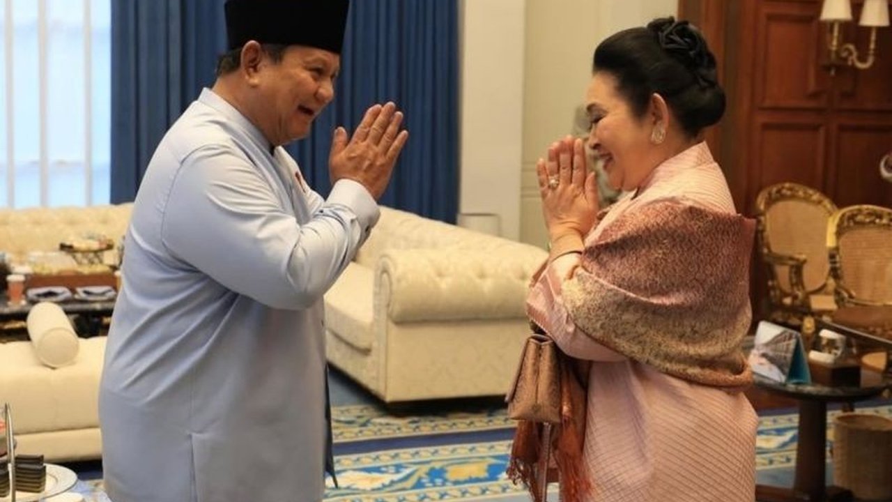 Presiden Prabowo Subianto membagikan momen hangat Lebaran bersama keluarga, termasuk Titiek Soeharto dan Didit Hediprasetyo, melalui akun Instagram pribadinya. Simak selengkapnya suasana kebersamaan mereka yang penuh kekeluargaan.