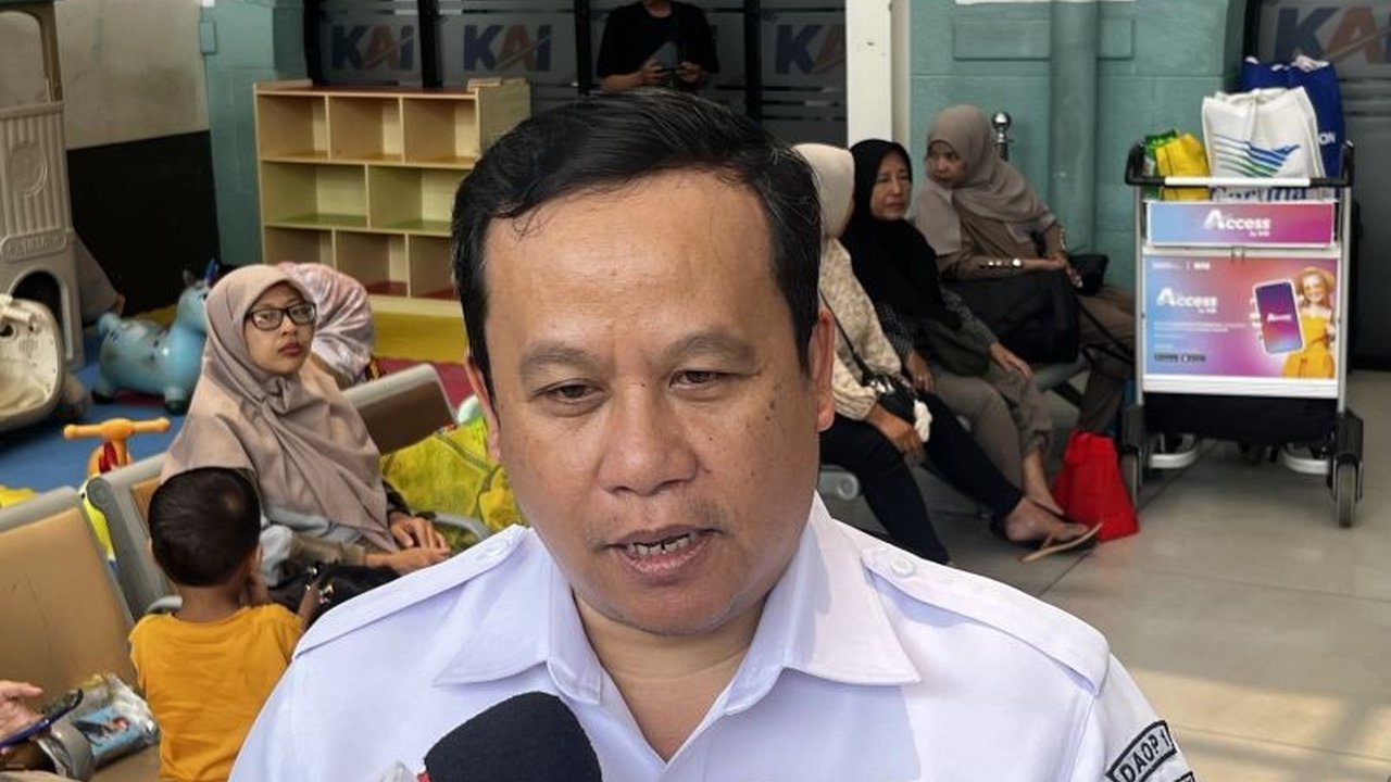 PT KAI Daop 1 Jakarta memperkirakan puncak arus balik Lebaran 2026 akan terjadi pada 24 Maret. Ketahui persiapan KAI dan imbauan penting bagi penjemput untuk kelancaran mobilitas.