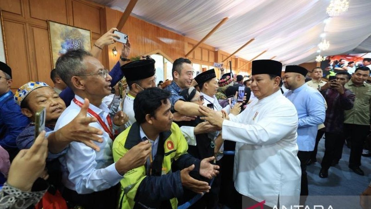 Ribuan warga antusias menghadiri Open House Istana Kepresidenan, berkesempatan bersalaman langsung dengan Presiden Prabowo Subianto, dan berbagi kesan mendalam di momen Idulfitri 1447 H.