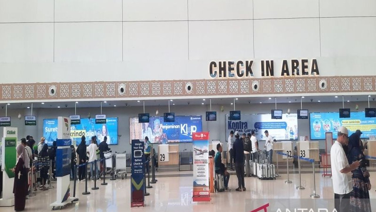 Bandara Syamsudin Noor mencatat lonjakan signifikan Pemudik Bandara Syamsudin Noor hingga 12.958 orang pada hari Lebaran Idul Fitri 1447 H. Simak detail lengkap pergerakan penumpang dan antisipasi arus balik di sini.