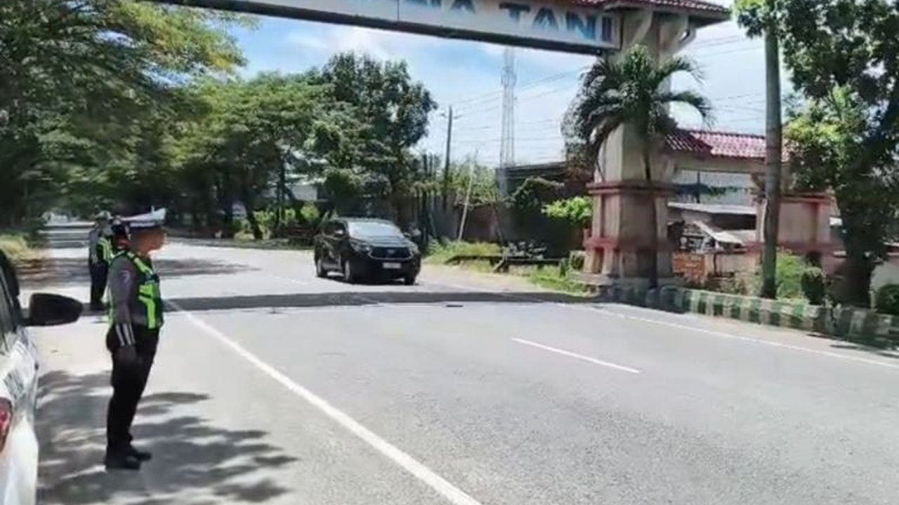 Kondisi Arus Lalu Lintas Lebaran Pati-Rembang pada H+1 Lebaran dilaporkan ramai lancar oleh Polresta Pati, tanpa insiden menonjol. Simak imbauan penting bagi para pemudik untuk menjaga keselamatan.