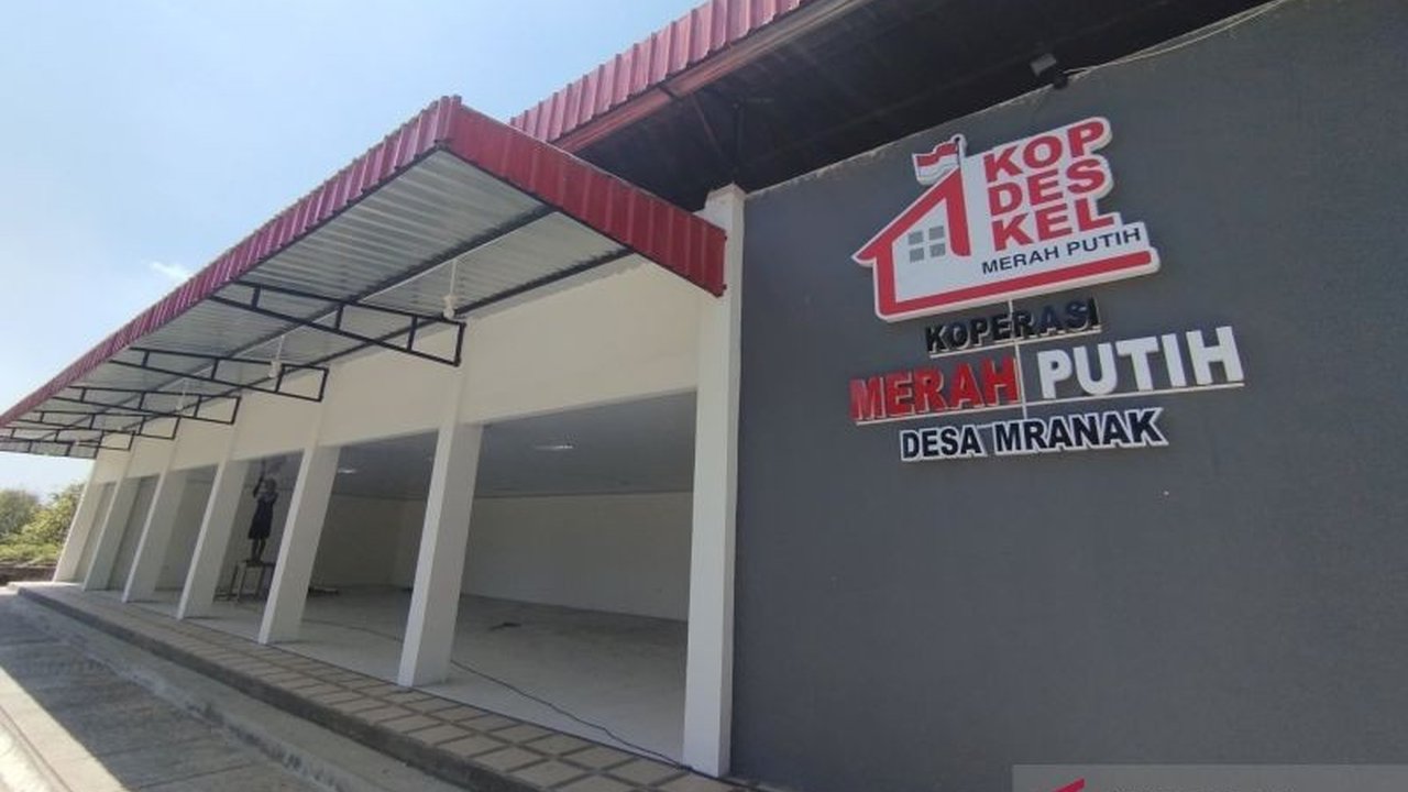 Puluhan Koperasi Desa Merah Putih Demak telah rampung dibangun dan kini menanti pengisian sarana prasarana dari PT Agrinas untuk segera beroperasi, menjadi harapan baru ekonomi desa.