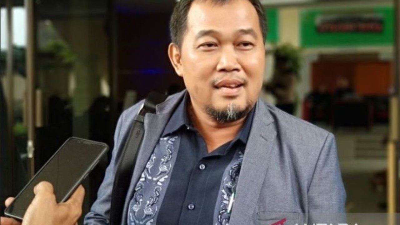 Masyarakat Antikorupsi (MAKI) mendesak KPK untuk introspeksi dan mengoreksi diri setelah pengalihan penahanan mantan Menteri Agama Yaqut Cholil Qoumas yang dilakukan secara diam-diam, memicu kekecewaan publik.